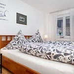 Michael U Christine Apartman