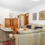 Michael U Christine Apartman