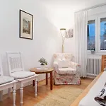 Michael U Christine Apartman *