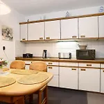 Michael U Christine Apartman *