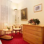 Michael U Christine Apartman