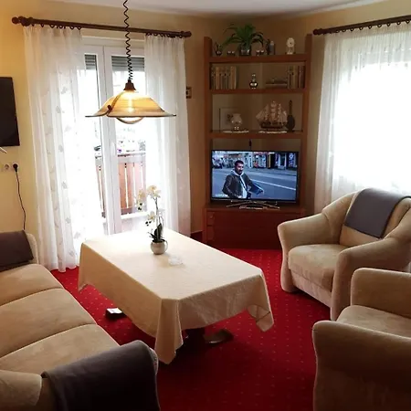 Michael U Christine 아파트 *