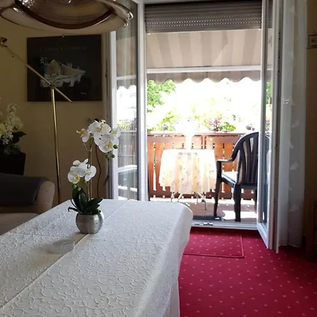 Michael U Christine 아파트 *